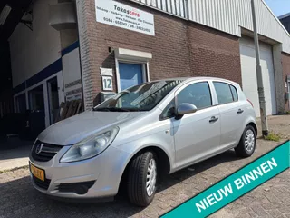 Opel Corsa 1.2-16V Essentia JAAR APK &amp;5 DEUR