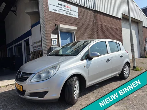 Opel Corsa 1.2-16V Essentia JAAR APK &amp;5 DEUR